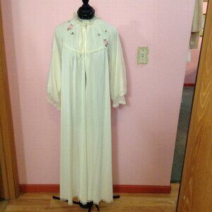 Vintage 1950s or 1960s Authentic Laros Peignoir with Flower Appliqués